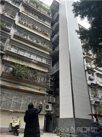 城市更新 告别“爬楼难”！市中区这两个30年老小区加装电梯投用-1.jpeg