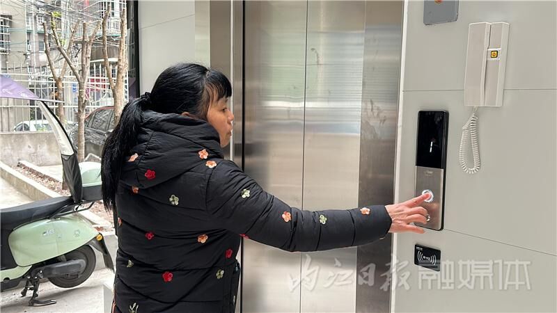 城市更新 告别“爬楼难”！市中区这两个30年老小区加装电梯投用-2.jpeg