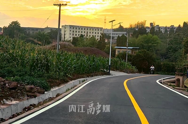 内江今年将新（改）建农村公路200公里以上-1.jpg