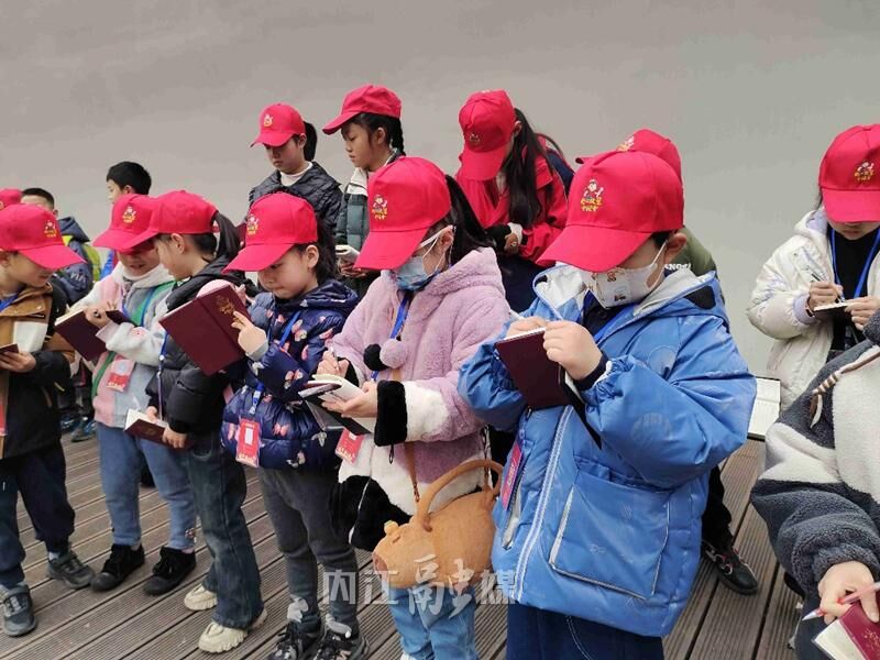 长江故里小记者对话优秀女性，领略全国巾帼建功标兵风采-4.jpg