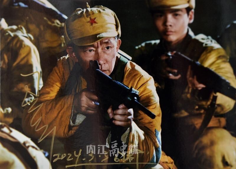 摄影之余当群演，他用300多张照片见证《一路向前》在内江诞生-2.jpg
