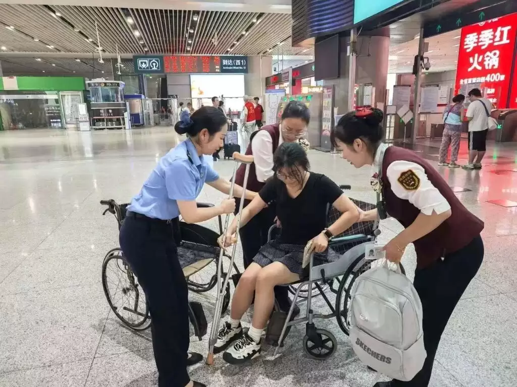 全程护航不缺位！这些旅客火车出行别忘提前预约
New