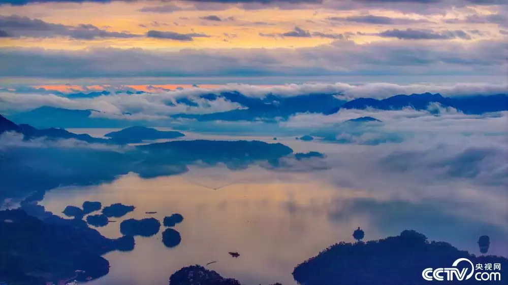 7月1日，杭州千岛湖迎来绝美云海景观。
New