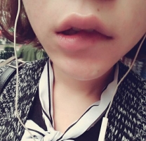你应该喜欢一个能够让你笑的人。
